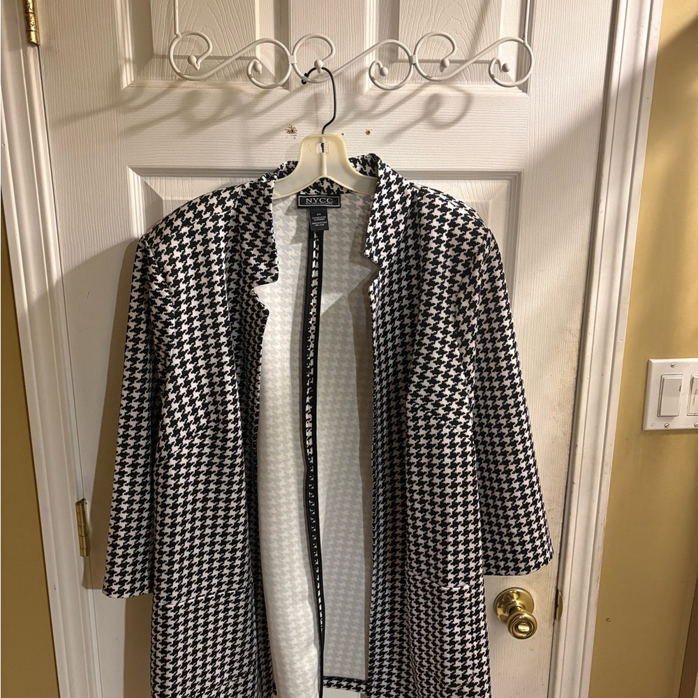 Elegant Black and White Houndstooth Blazer